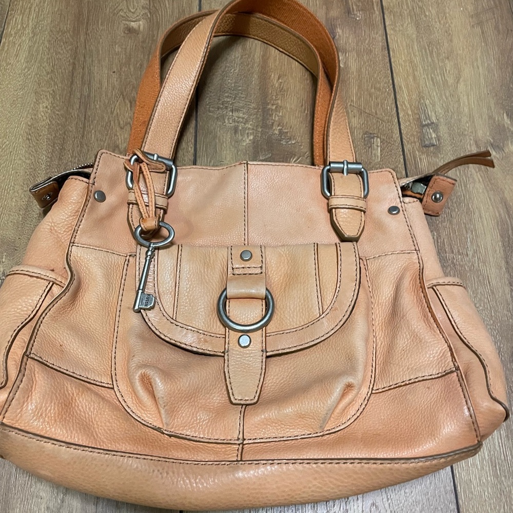 Fossil Tan Shoulder Bag with Silver Accents and Pleated Design